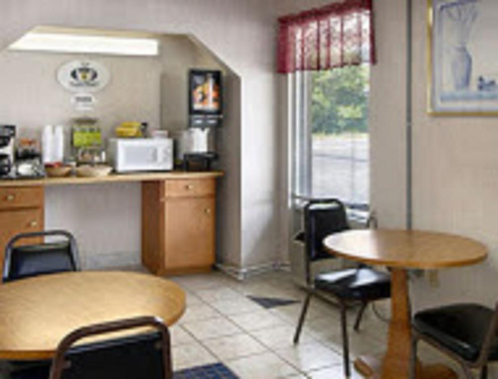 Town And Country Inn Suites Spindale Exterior photo