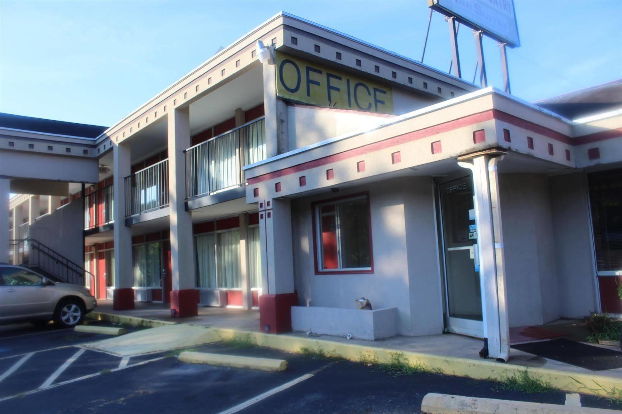 Town And Country Inn Suites Spindale Exterior photo