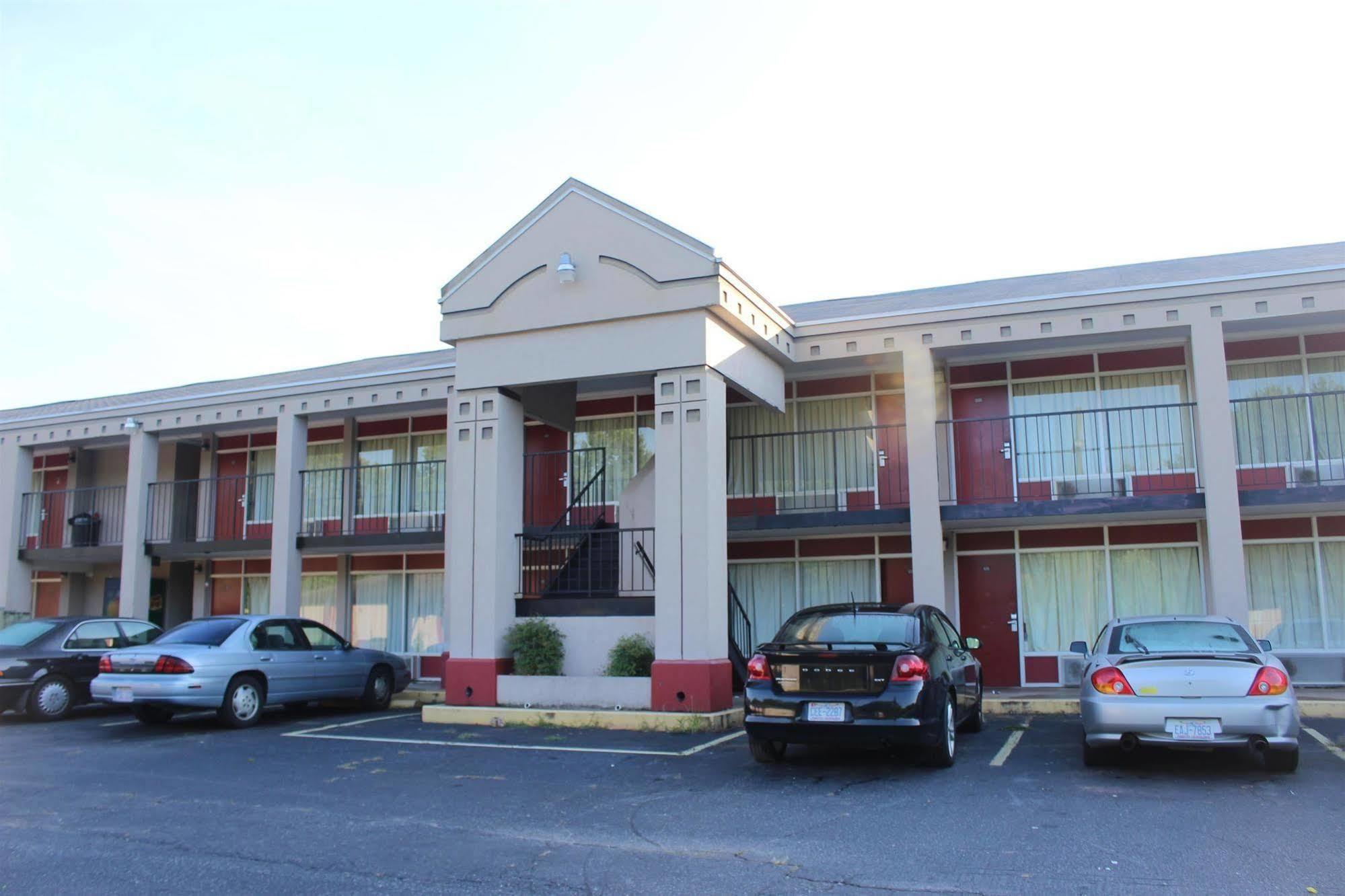 Town And Country Inn Suites Spindale Exterior photo